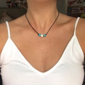 Pearl necklace with turquoise detailing